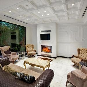 White Monarch Hotel